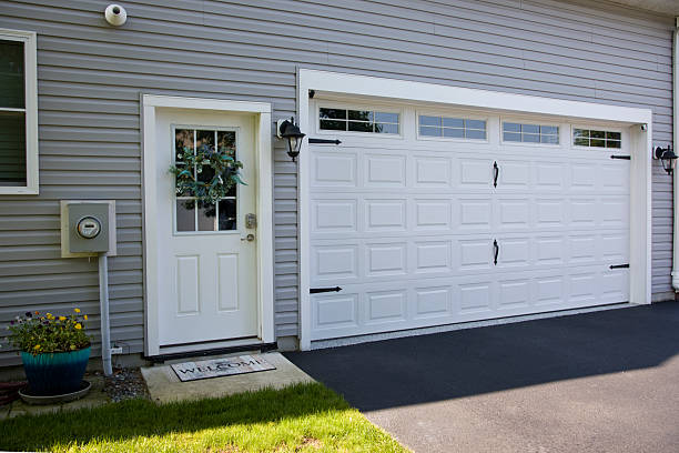 24/7 Emergency Garage Door Panel Replacement experts in Three Way, TN
